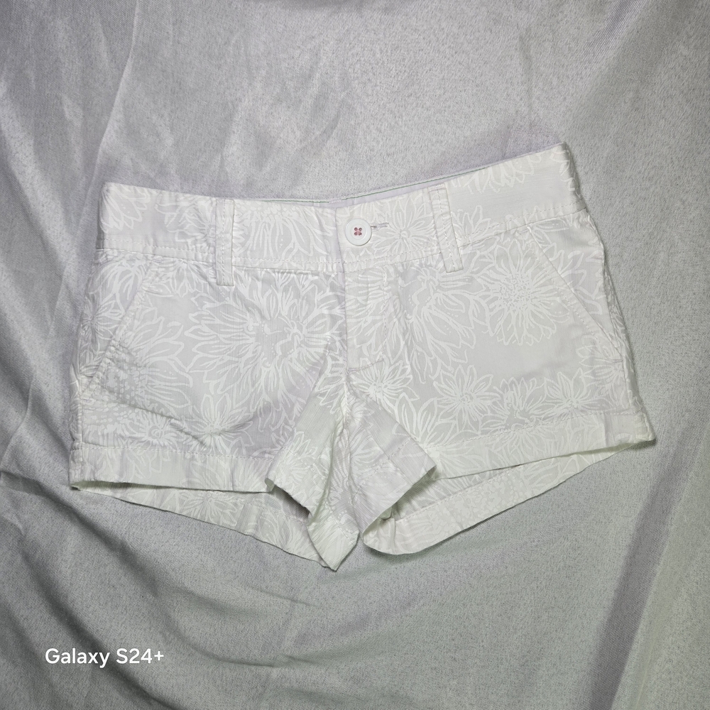 Lilly Pulitzer Size 00 White Floral Mid-Rise Shorts 2"inseam